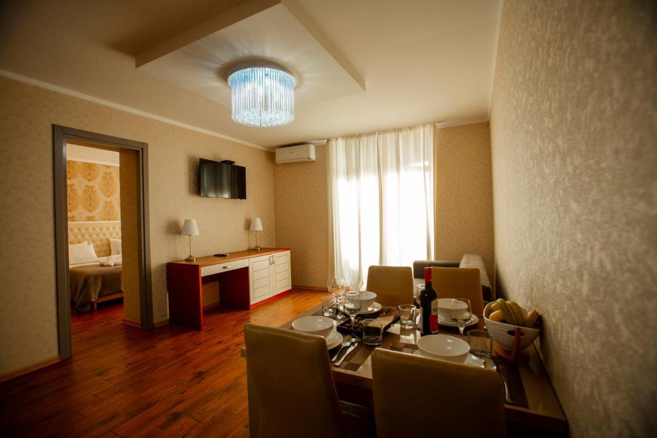 Holiday Lux Tower Batumi Exterior foto