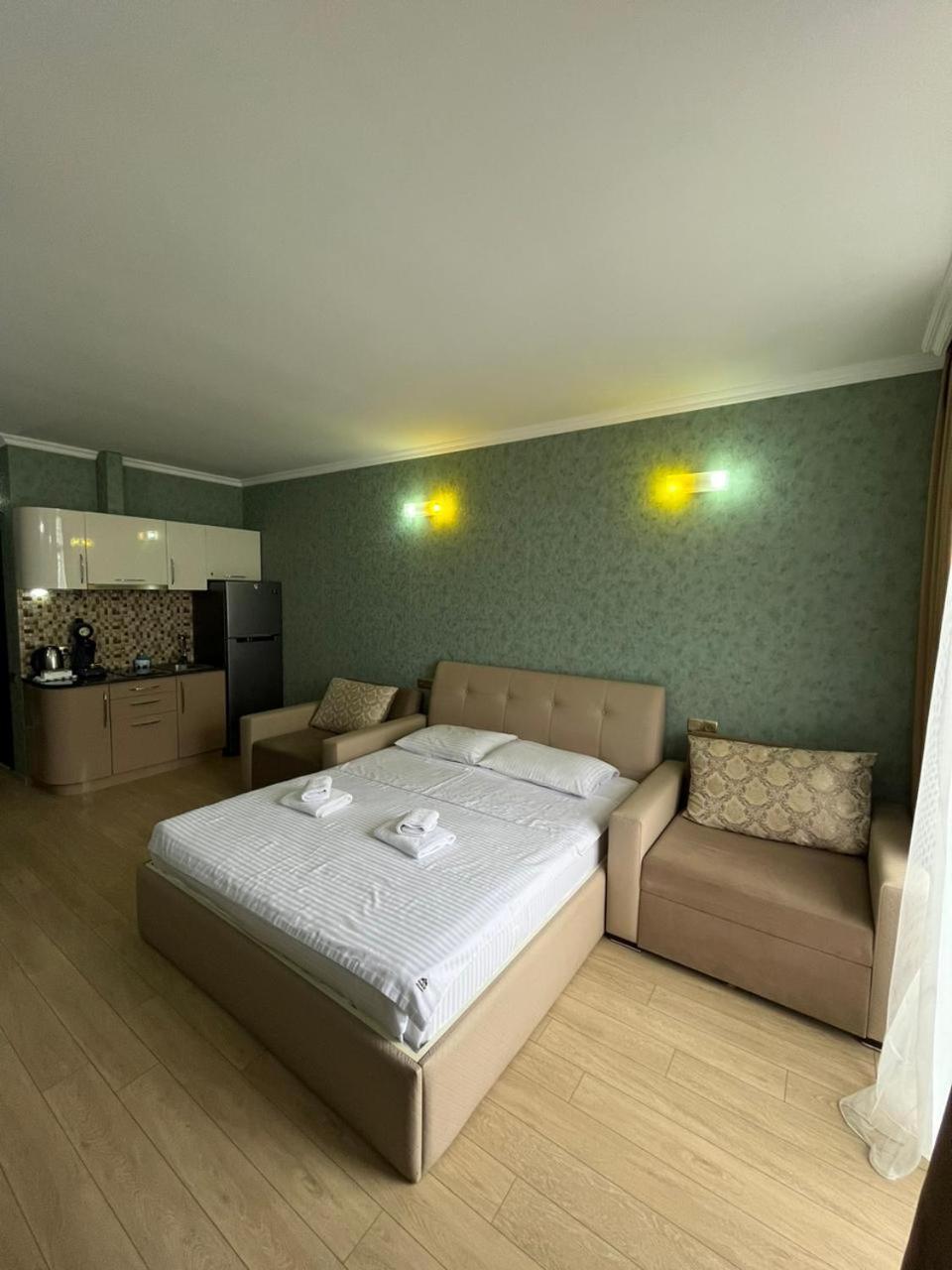 Holiday Lux Tower Batumi Exterior foto