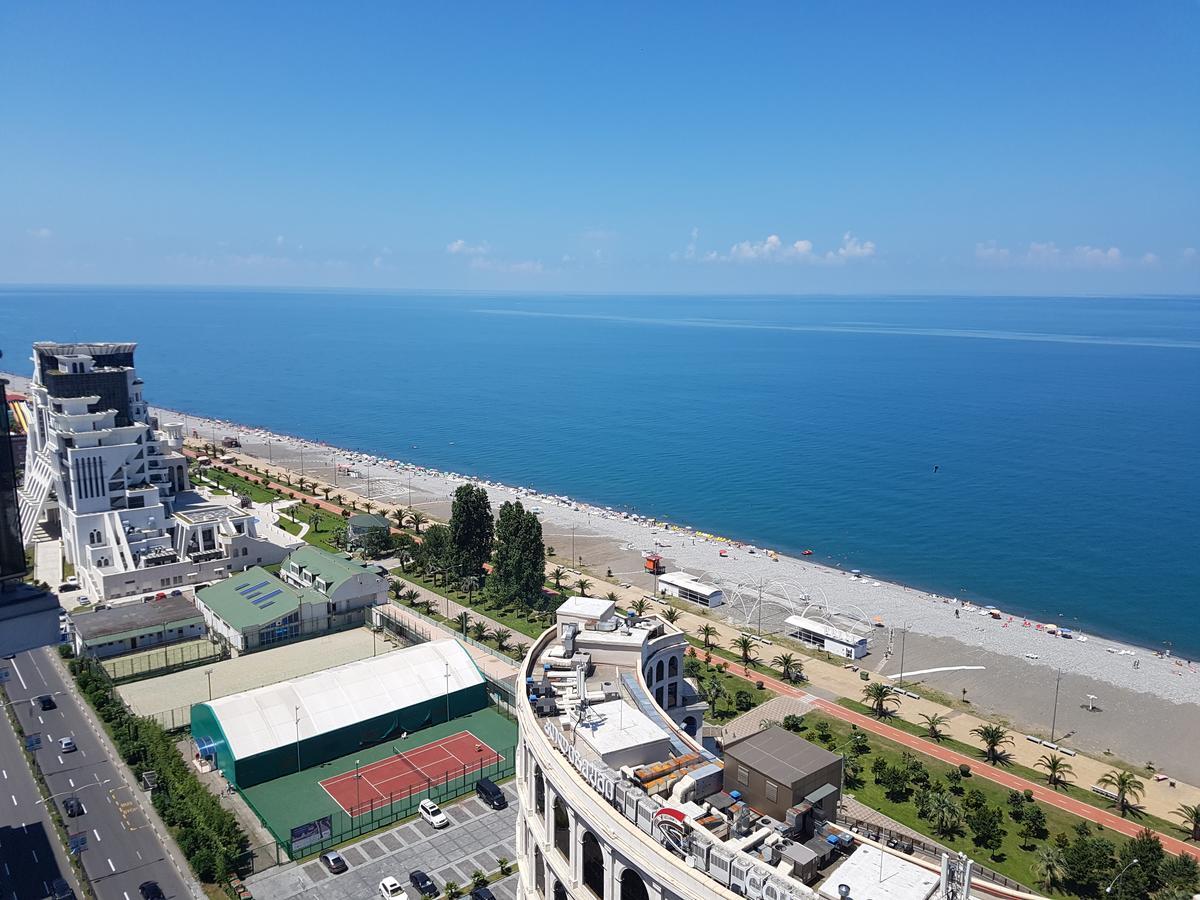 Holiday Lux Tower Batumi Exterior foto